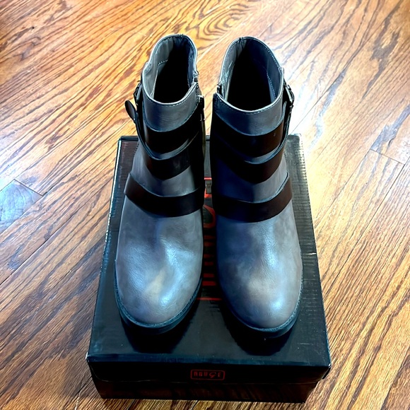 Rampage Ankle Booties
Grey & Brown Booties Multi
Size 9.5 - Picture 2 of 3